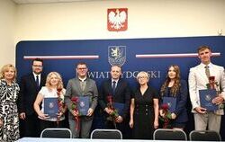 Zdjęcie do Uroczyste wręczenie akt&oacute;w nadania stopnia nauczyciela...