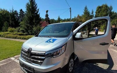 Zdjęcie do  Nowy mikrobus &ndash; bezpieczny transport i większa dostępność dla mieszkańc&oacute;w DPS w Bożenkowie